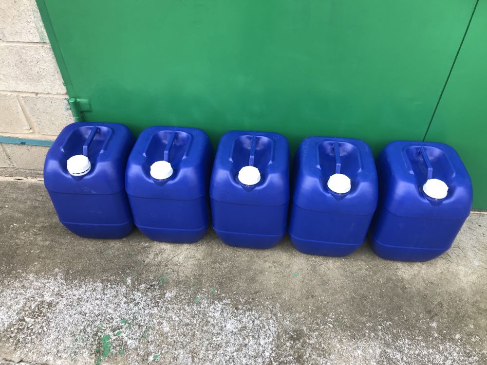 Пластиковые канистры для бензина воды