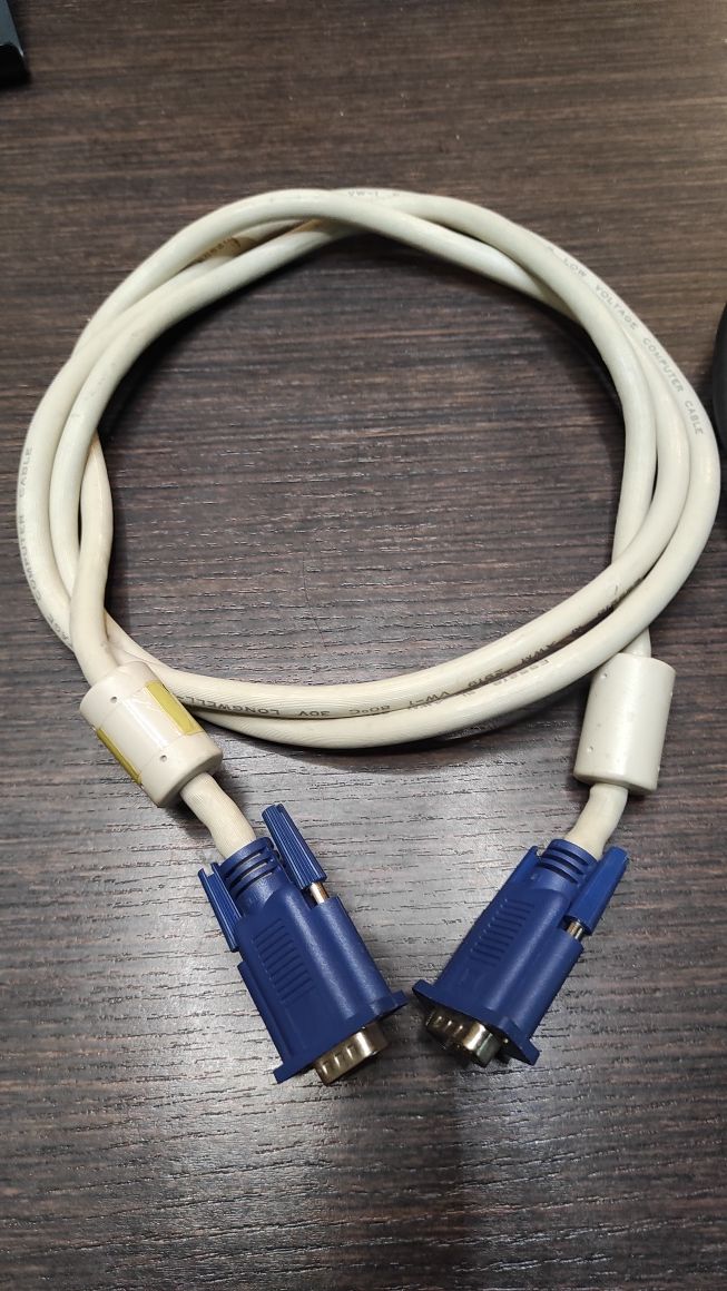 Два кабеля VGA-VGA