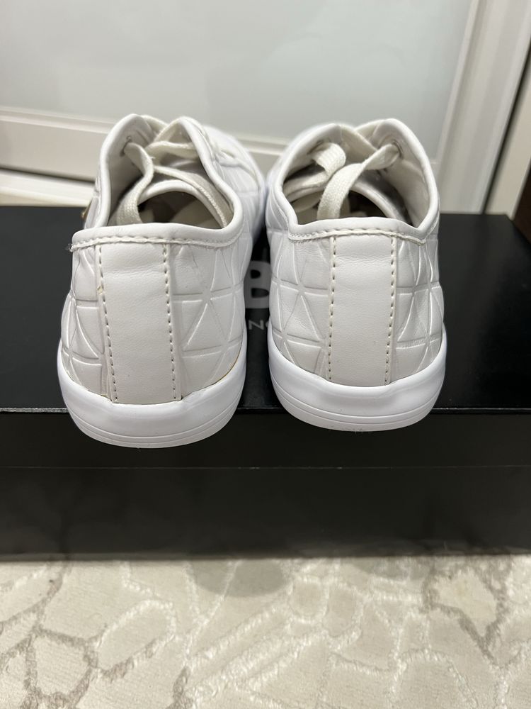 Жіночі кросівки кеди Guess оригінал