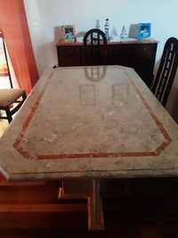 Mesa de jantar em mármore