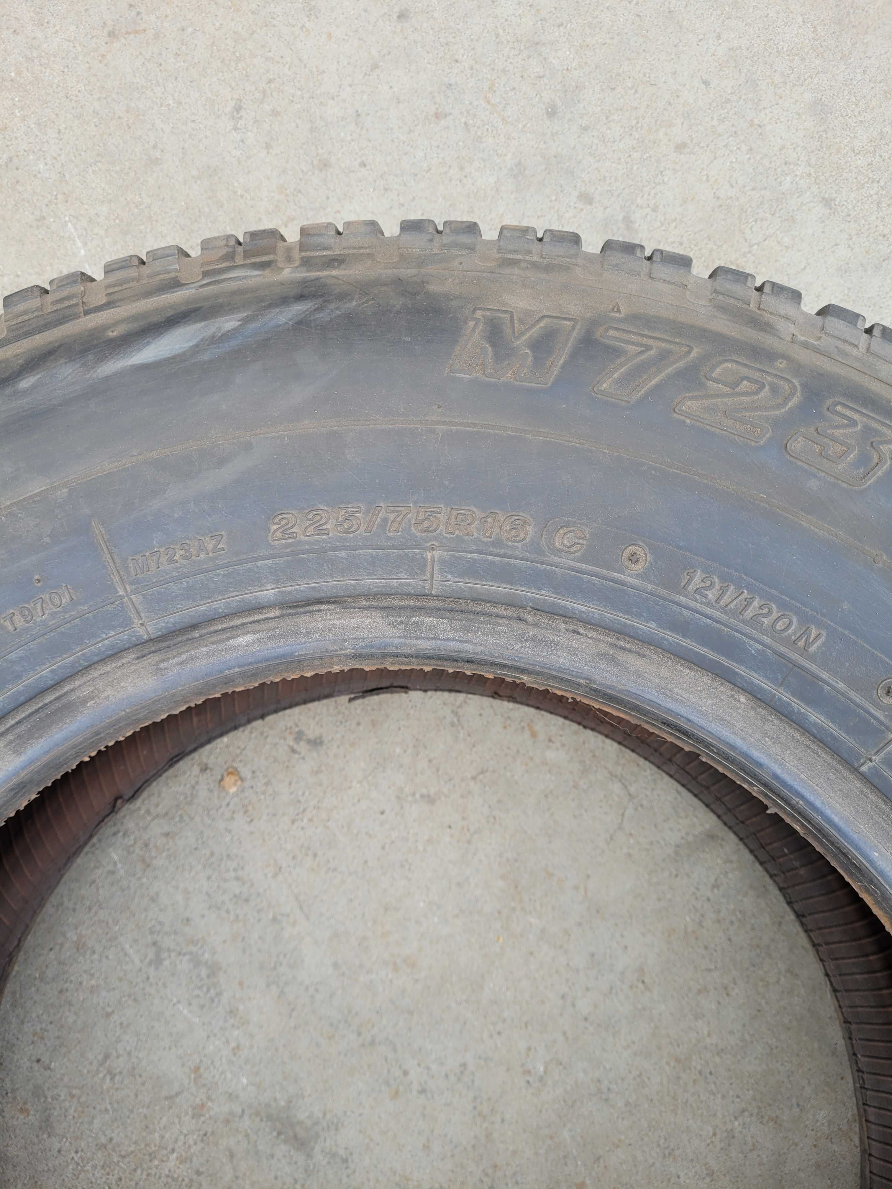 Opona do busa Bridgestone 225/75R16