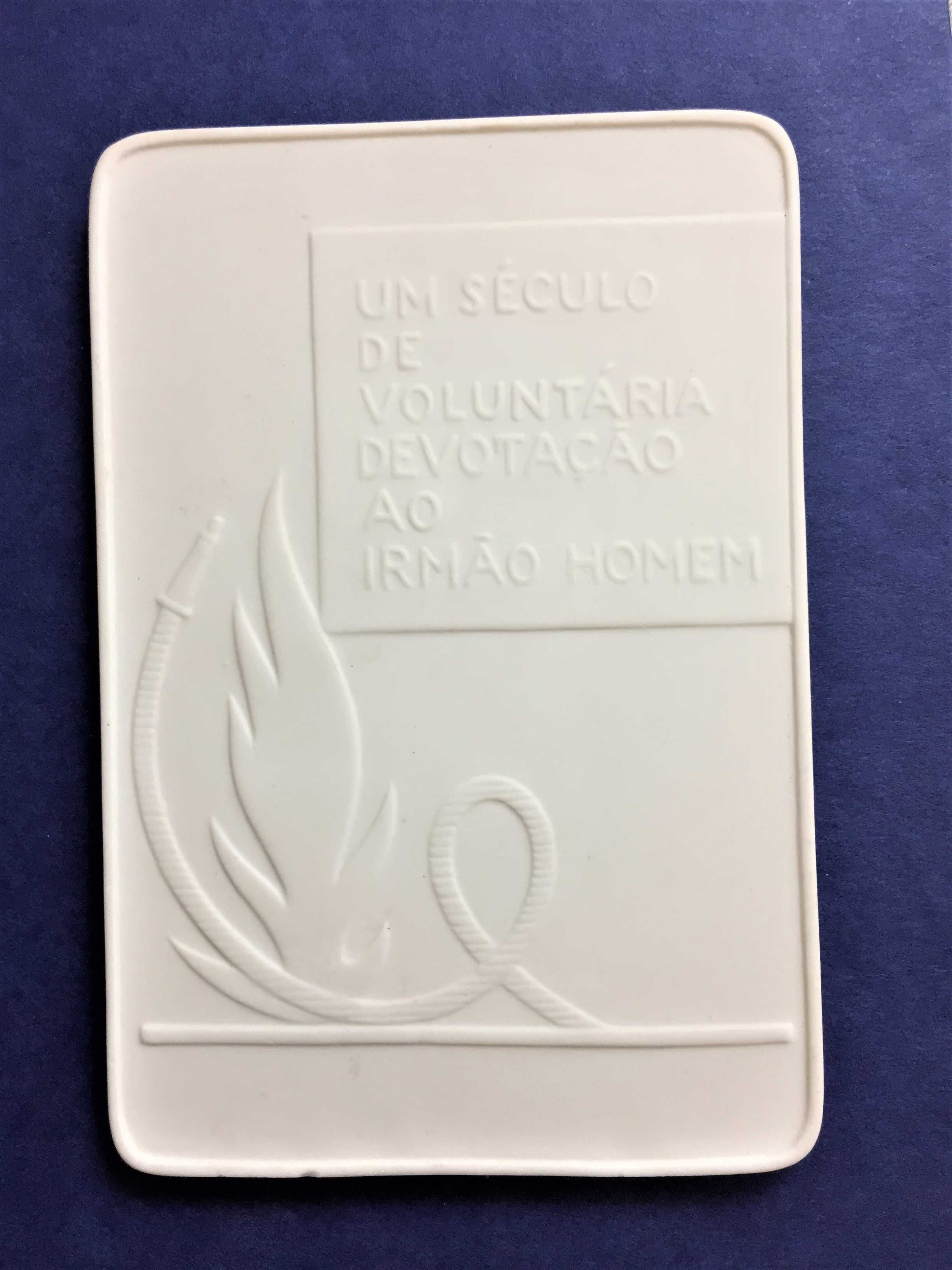 Placa medalha em biscuit - Centenário Bombeiros Vista Alegre 1880/1980