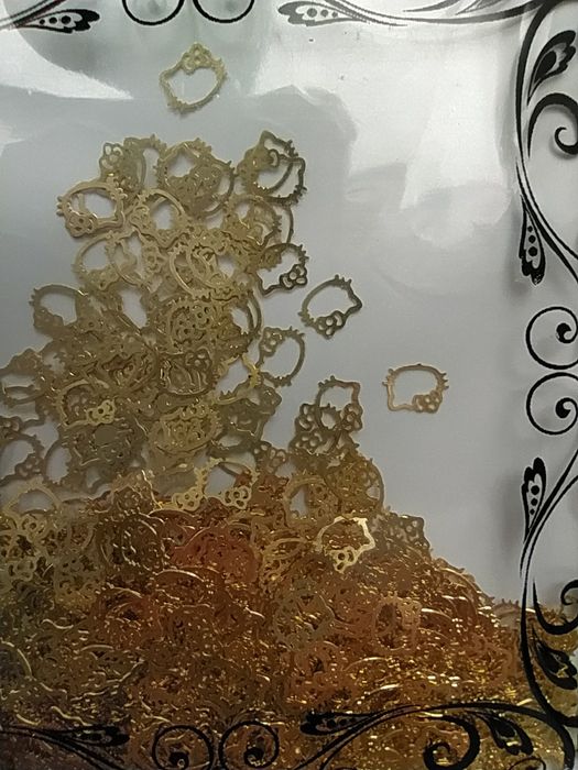 Hello kitty douradas em metal - unhas de gel uv