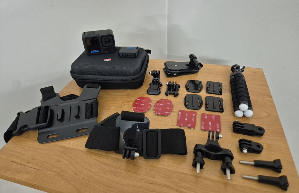 GoPro Hero 13 – jak nowa + akcesoria, etui, karta 32GB, szelki, statyw