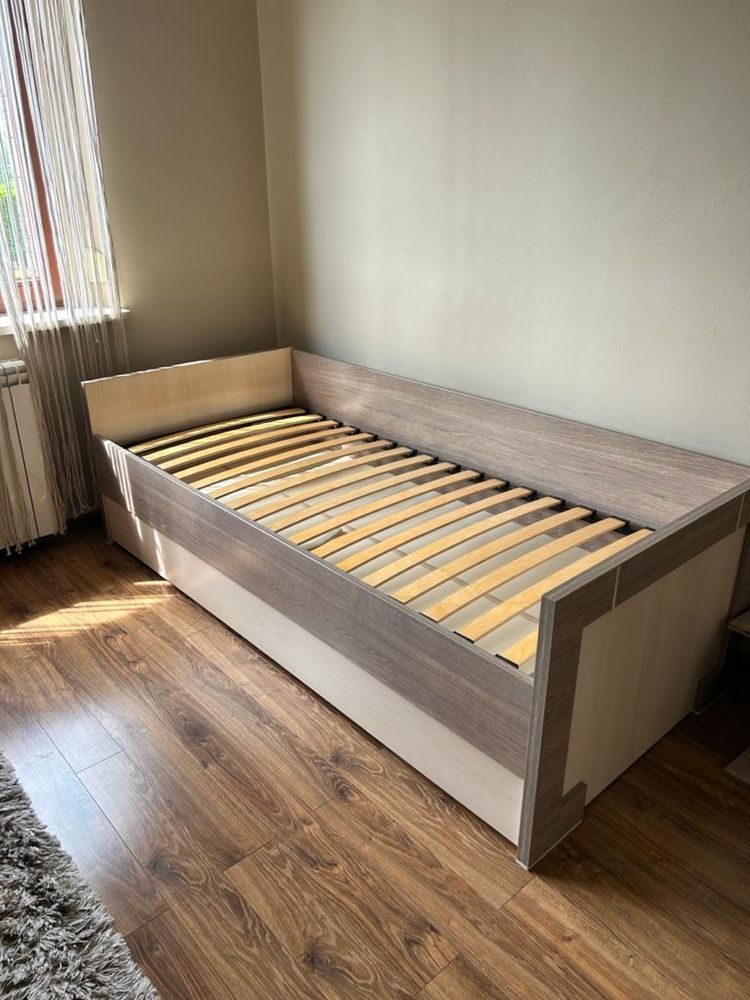 Łóżko/ kanapa rozkładane i 2 materace