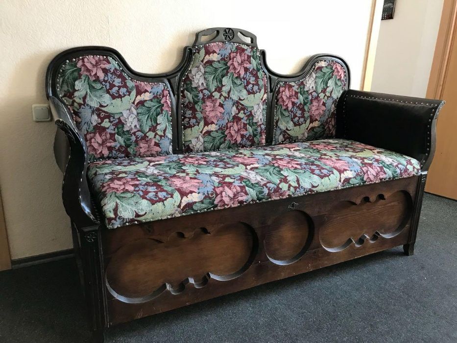 Антикварный диван (Софа)