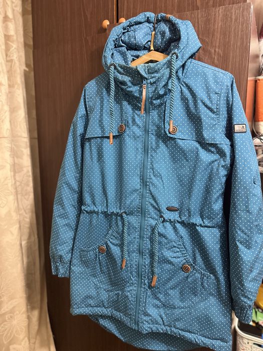 Фирменная горнолыжная парка A life and kichin