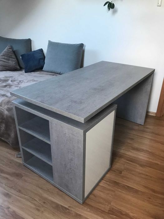 Sprzedam biurko: 140długość, 69szerokość, 74wysokość, stan bdb