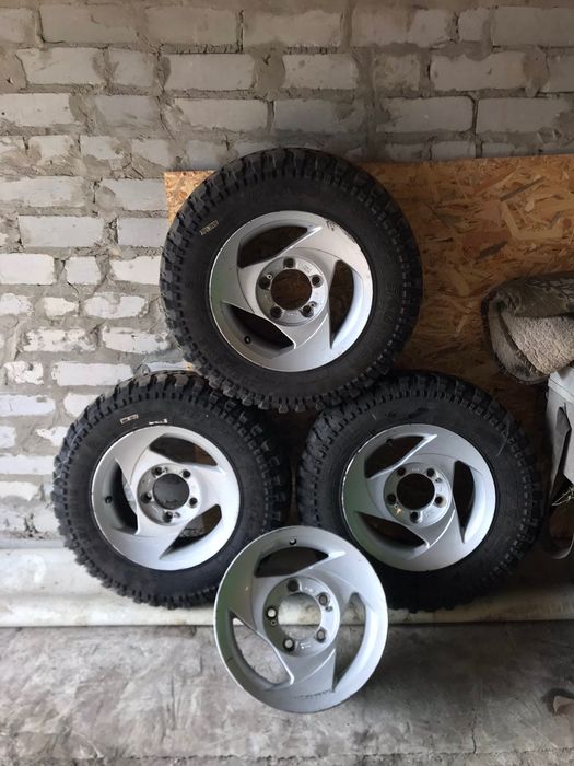 Шини на автомобіль