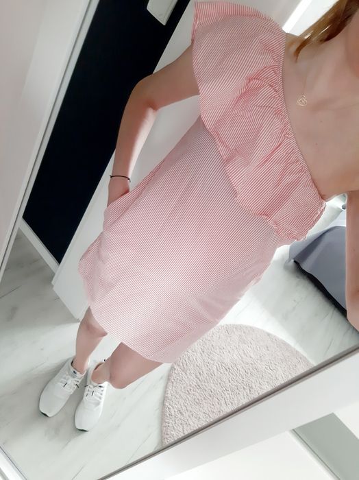 Sukienka na jedno ramię r.S