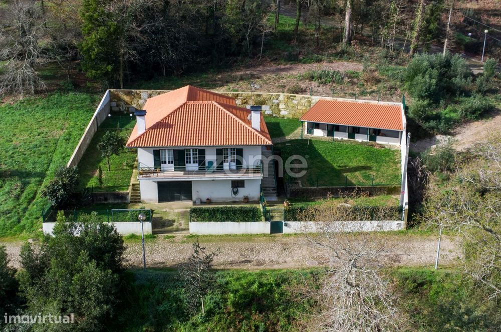 Moradia T3 • Individual • Jardim • Garagem • Canil •.Venade • Camin...