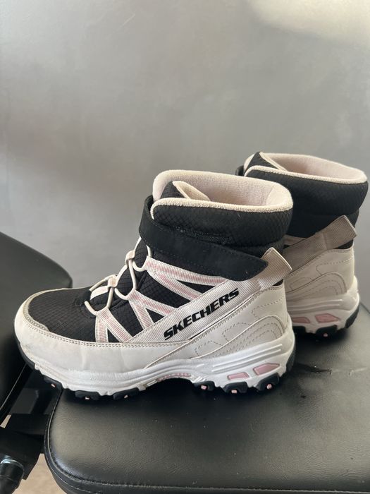 Зимове взуття для дівчинки Skechers