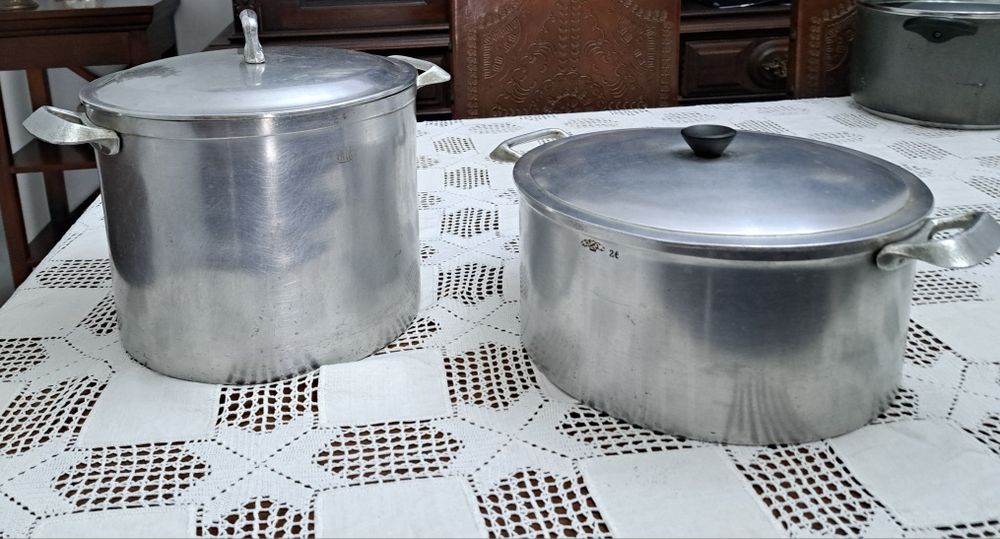 Panela + 1 Tacho  em Alumínio Fundido - Resistentes  Tamanho  24 e 26