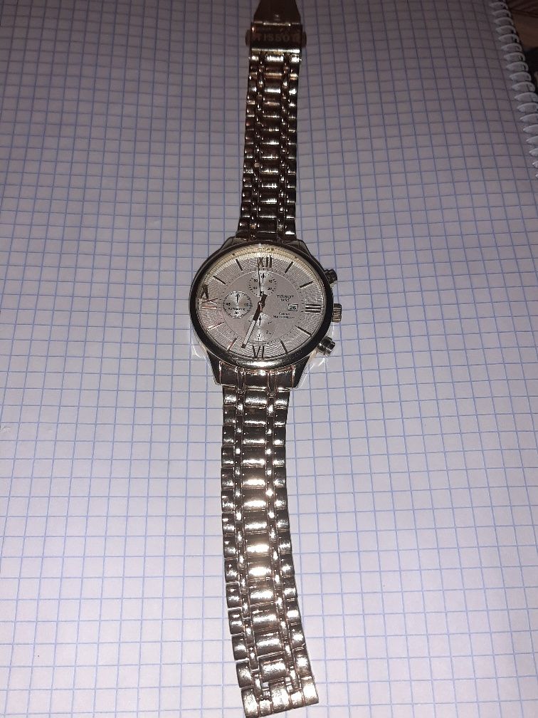 Электронные часы Tissot.