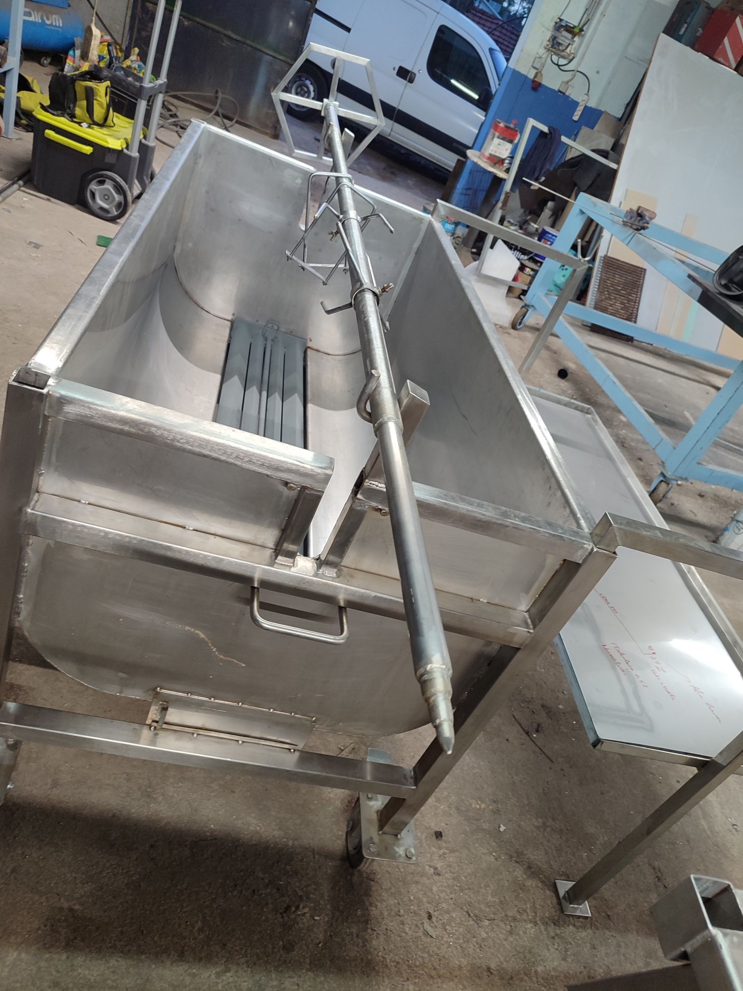 Churrasqueira inox para porco no espeto