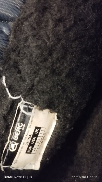 Dois  pares de calçado para venda .