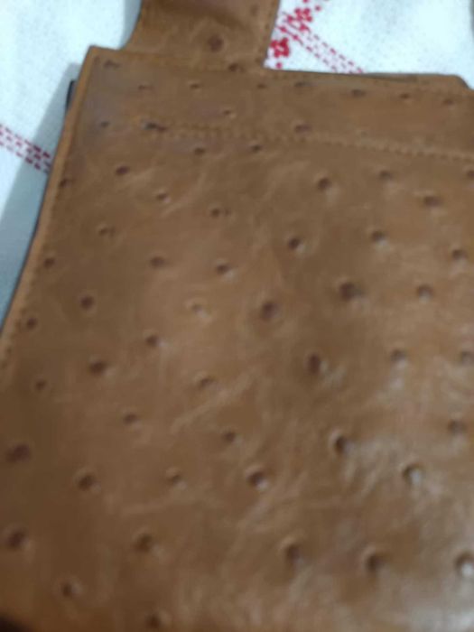 Carteira castanha mini, da Mango