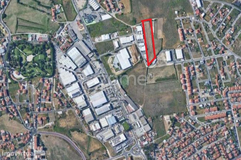 Terreno nas traseiras da Legrand em Abóboda