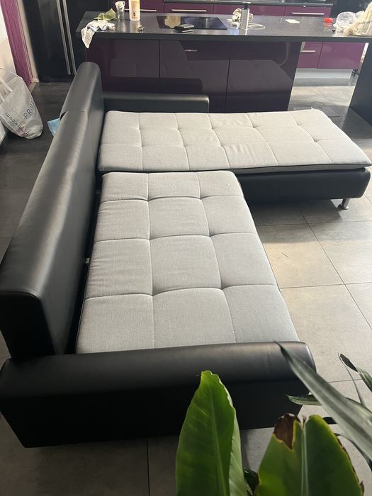 Narożnik z funkcją spania i pojemnikiem na pościel