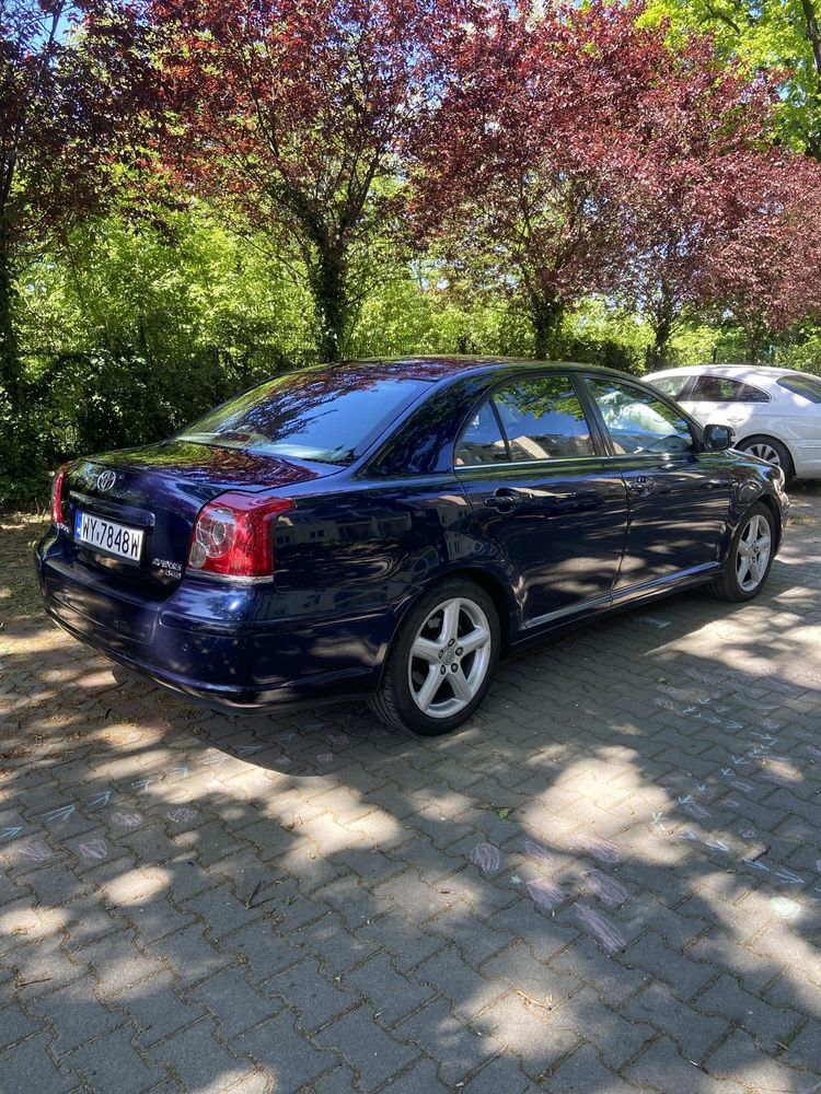 Toyota Avensis t25 2.2 D4D 150km sedan lift skóry