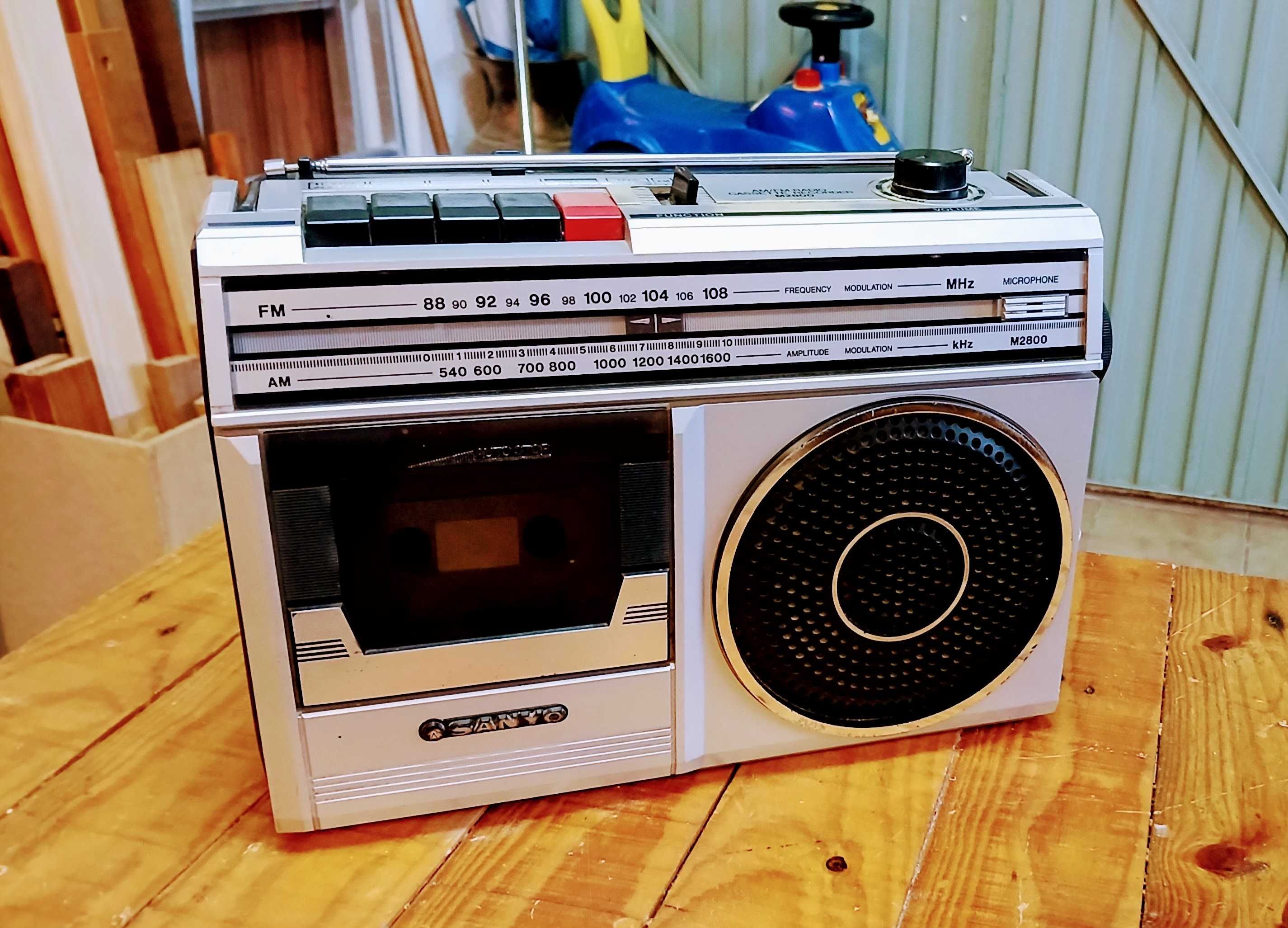 Rádio Sanyo M2800