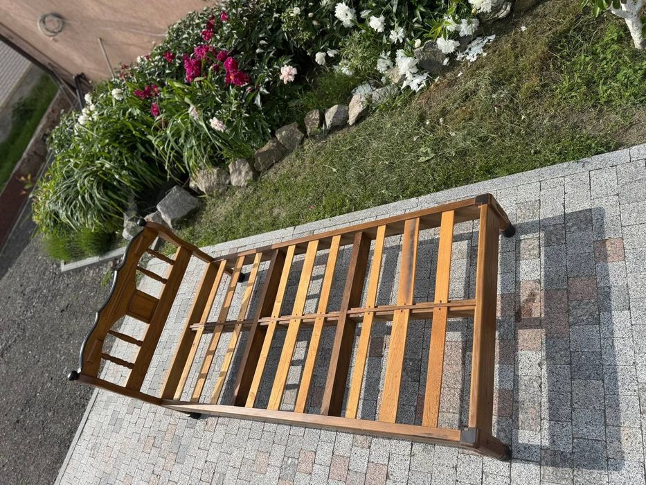 Ліжко  дерев'яне