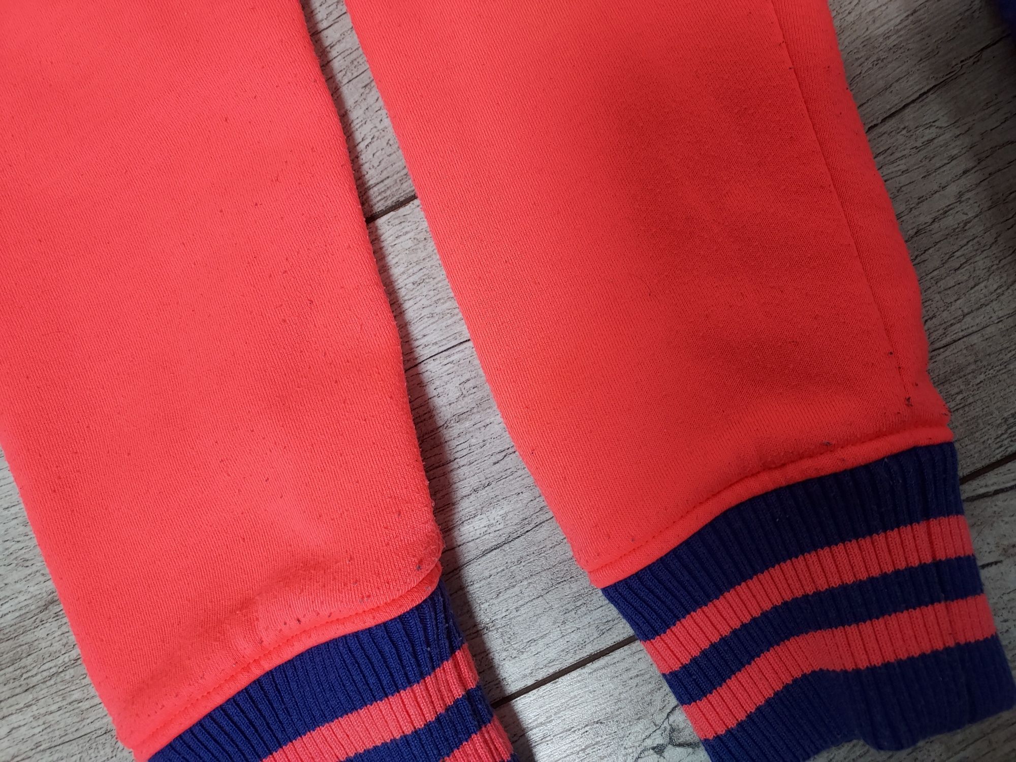 Bluza No Fear z wbudowanymi słuchawkami