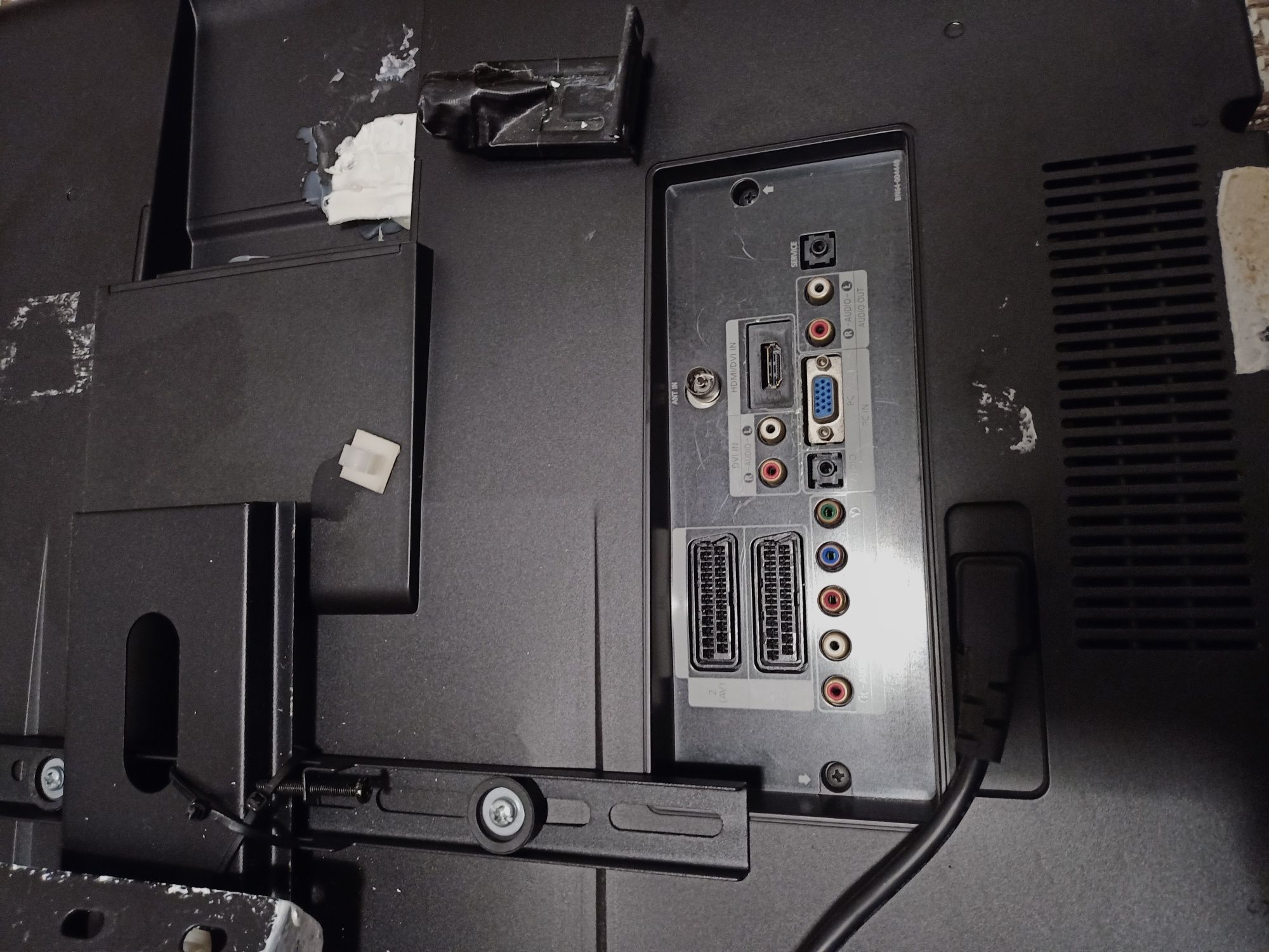 TV  Avariada 94 cm.