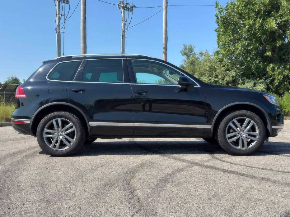Volkswagen Touareg      2016