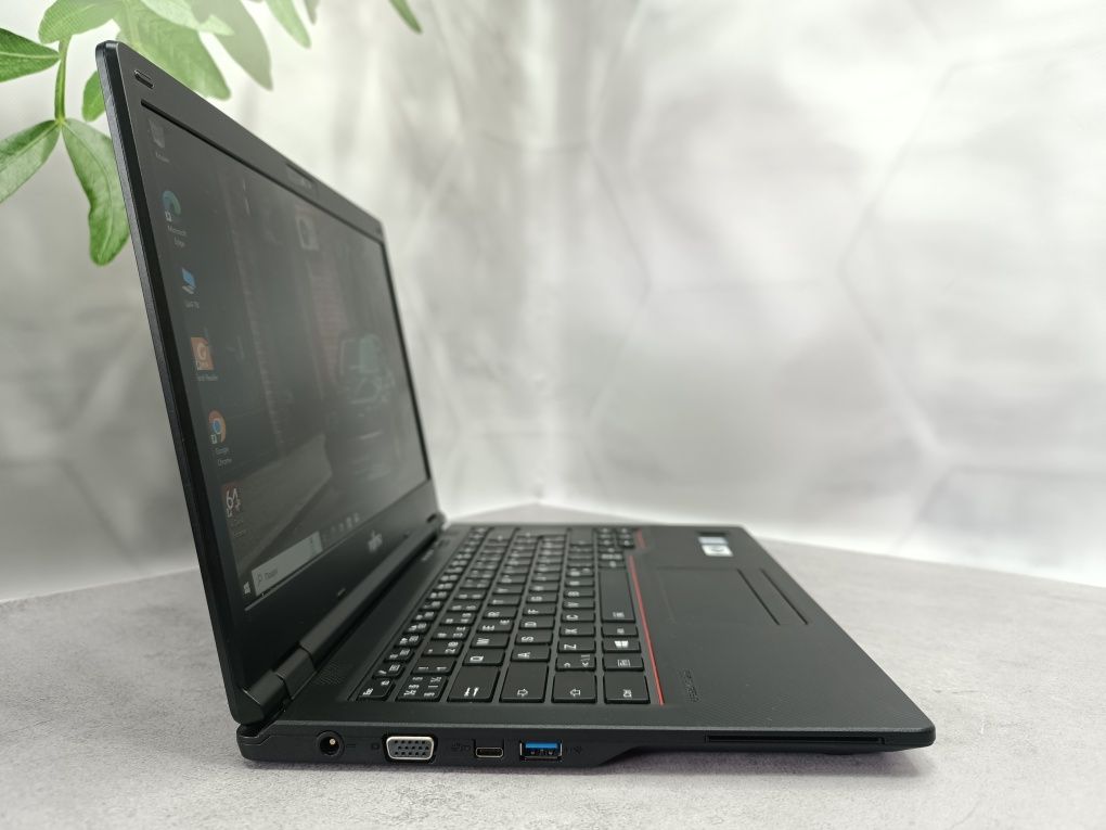 Ноутбук Fujitsu LifeBook E549/i5-8265U/8 GB/256 GB/14"/Full HD IPS