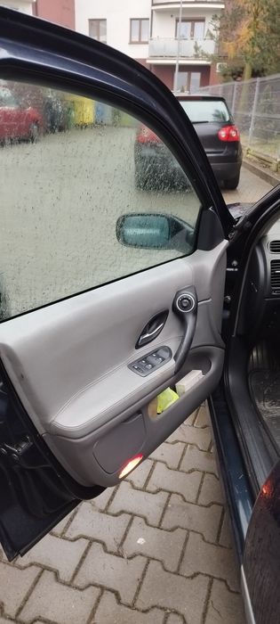 Niedroga wygodna Laguna z gazem i hakiem