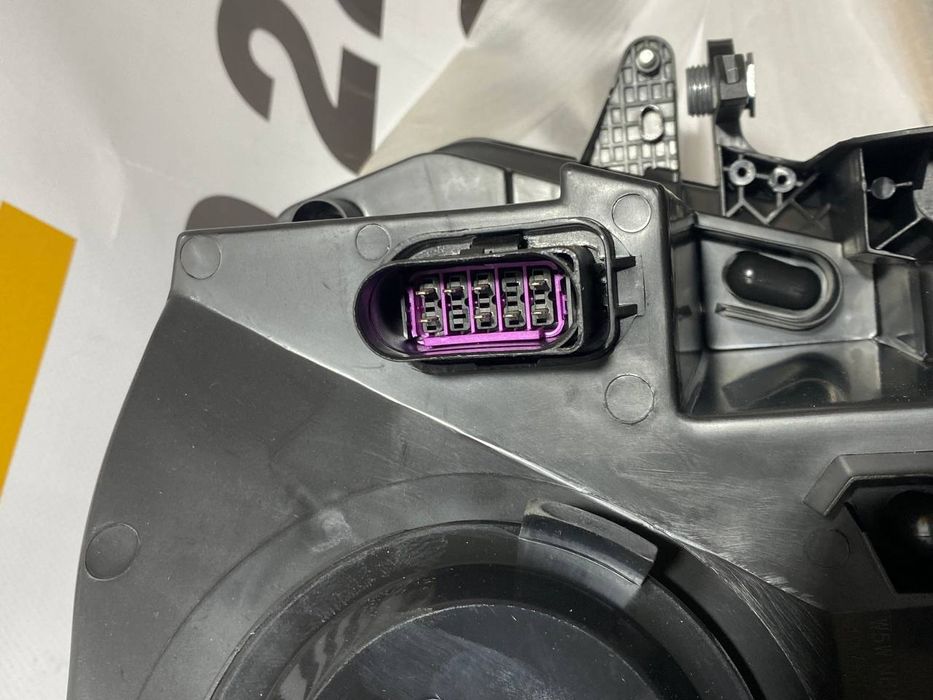 Фара права ксенон з лінзою VOLKSWAGEN TIGUAN 2018-20