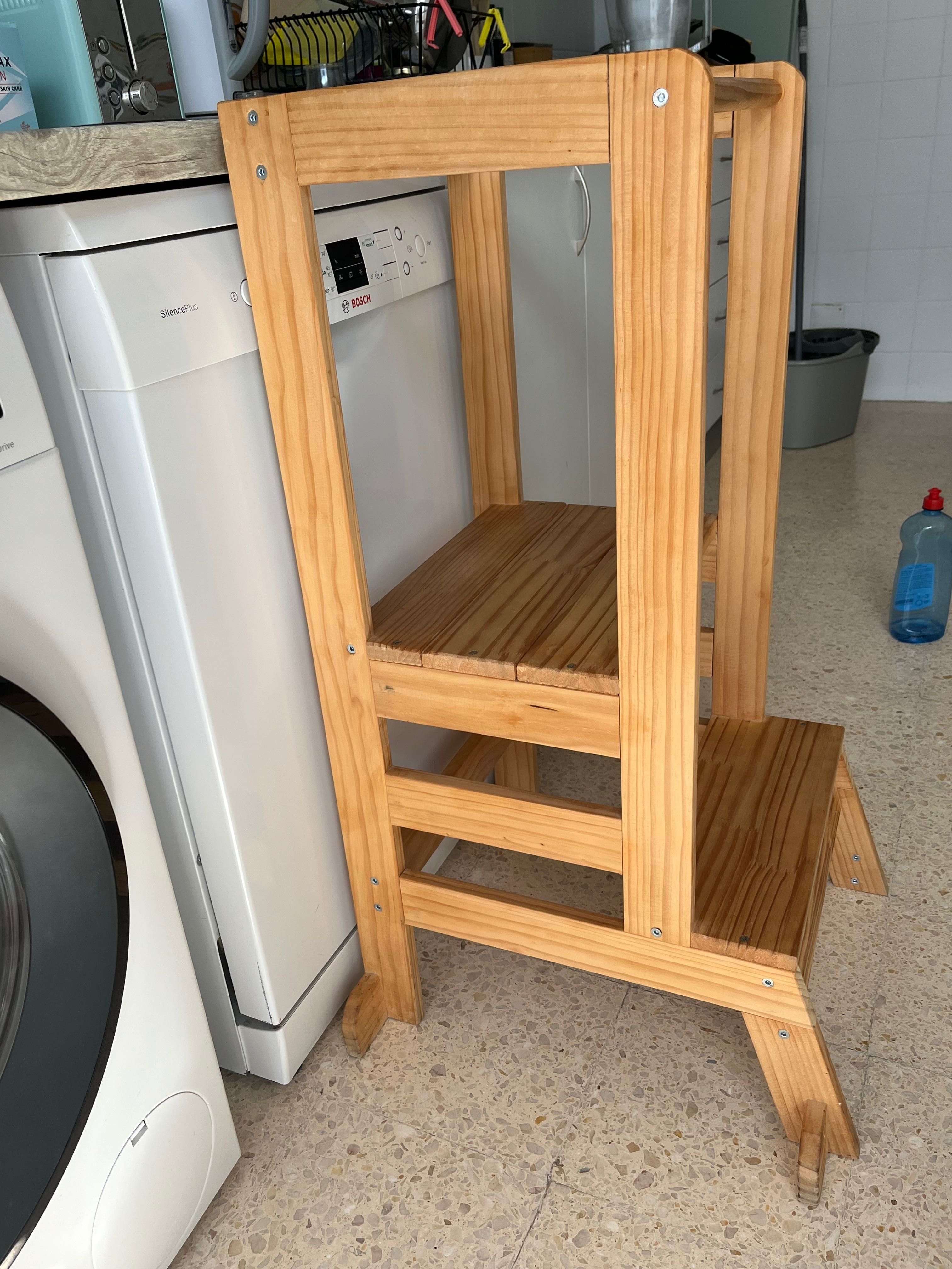 Torre de aprendizagem Montessori em madeira maciça como nova