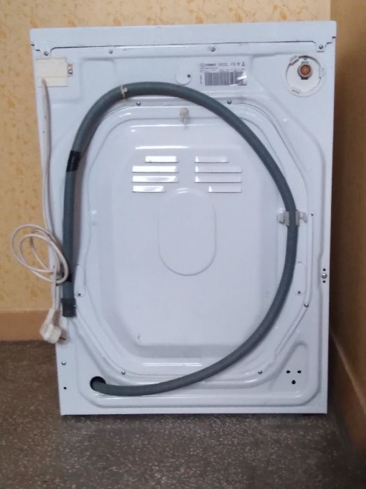 Pralka Indesit IWSE 5105B (PL) na czesci