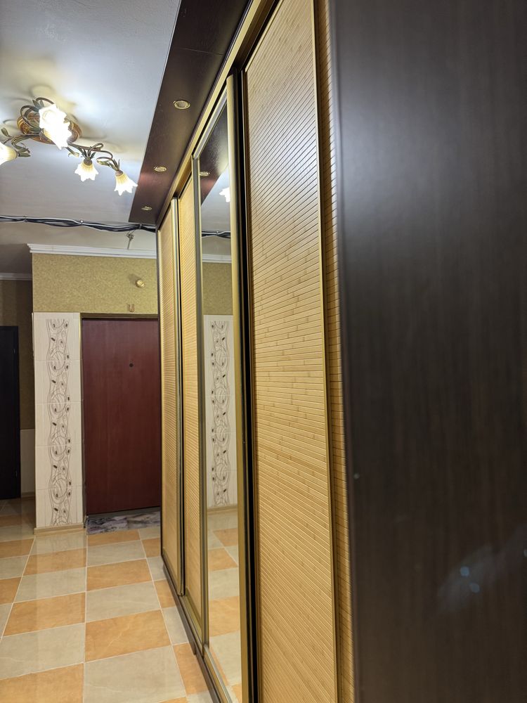 Продаж 2 кімнатноі вул Ахматовоі Анни 13 Г ( 2 поверх)метро»Позняки»