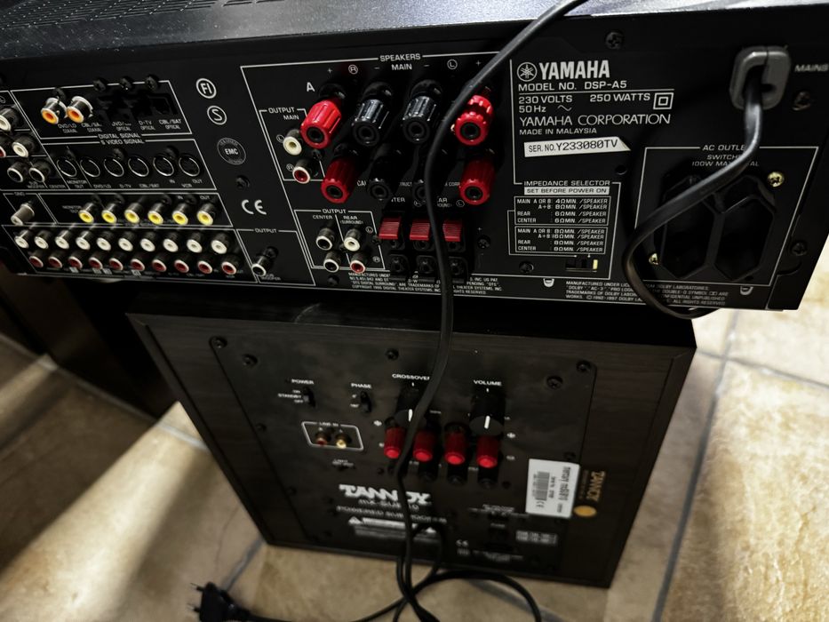 Sistema de som Yamaha/Tannoy