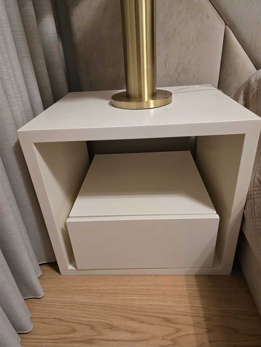 Mesa de cabeceira e cómoda