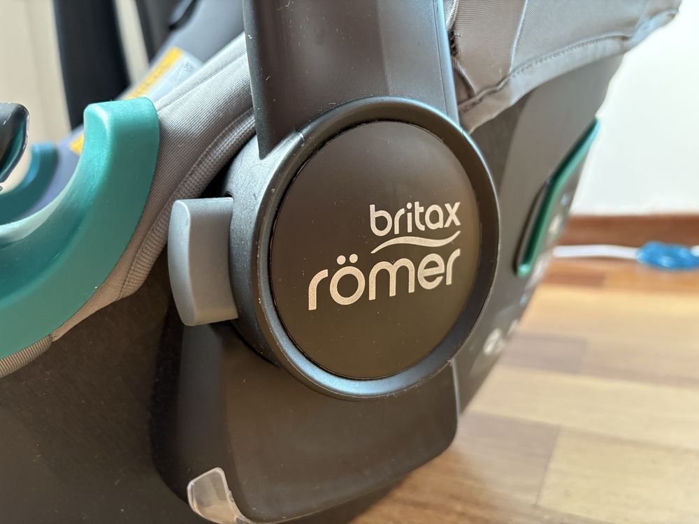 Britax BabySafe ISense Frost Grey | fotelik niemowlecy | past/baza