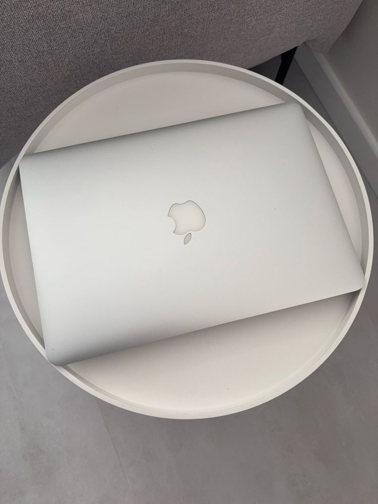 Macbook Air 13 2017 ( i7 2.2/3.2 Ghz, 8 gb Ram, 256GB ssd, 94% АКб )