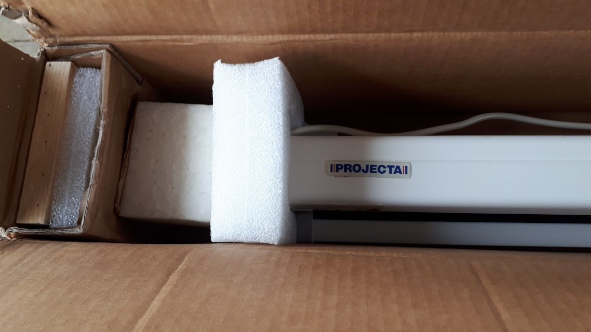 Ekran projekcyjny  Projecta elektryczny