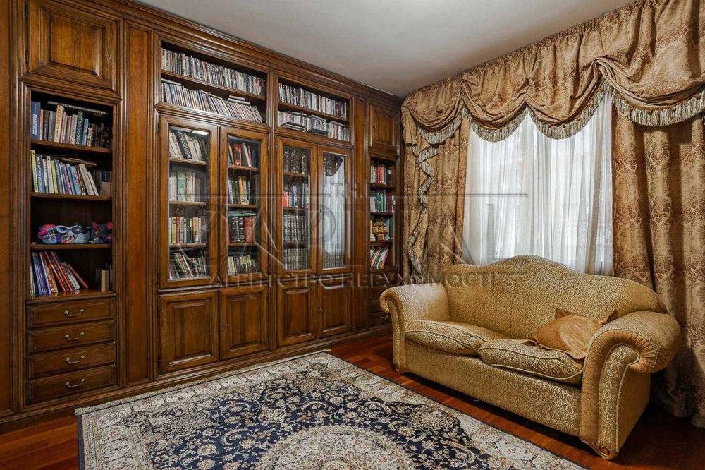 Продажа 3-этажного дома в Киеве, Печерский р-н, Царское село.