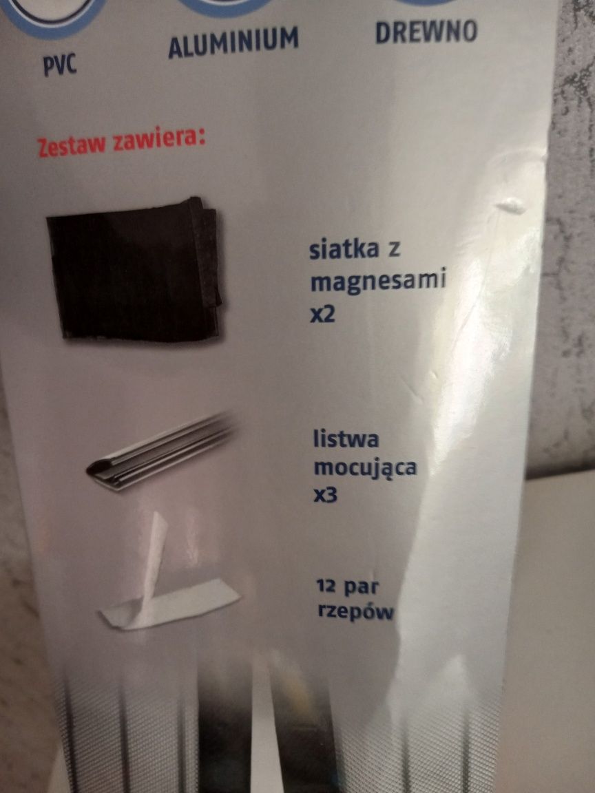 Siatka magnetyczna na drzwi przeciw owadom