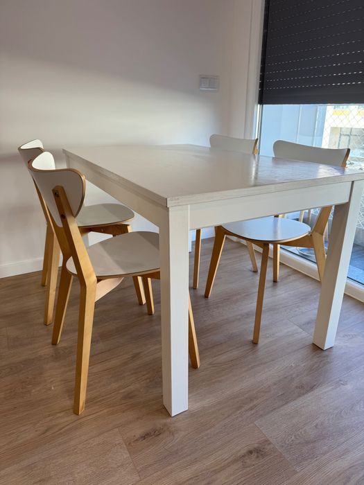 Mesa extensível IKEA + 4 cadeiras