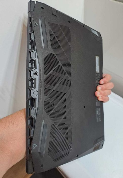 Acer Nitro RTX 2060 / RAM 16 GB / i7 9750H
