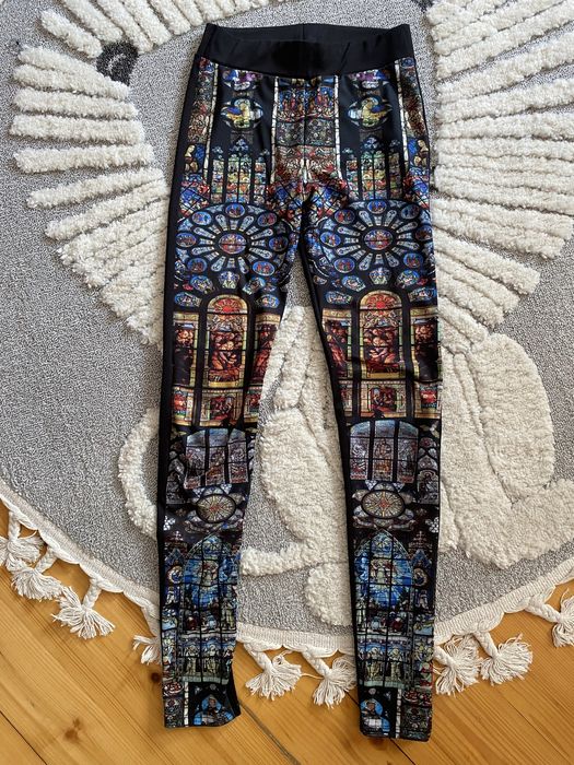 Unikatowe legginsy z wzorem witraży kolorowe legginsy