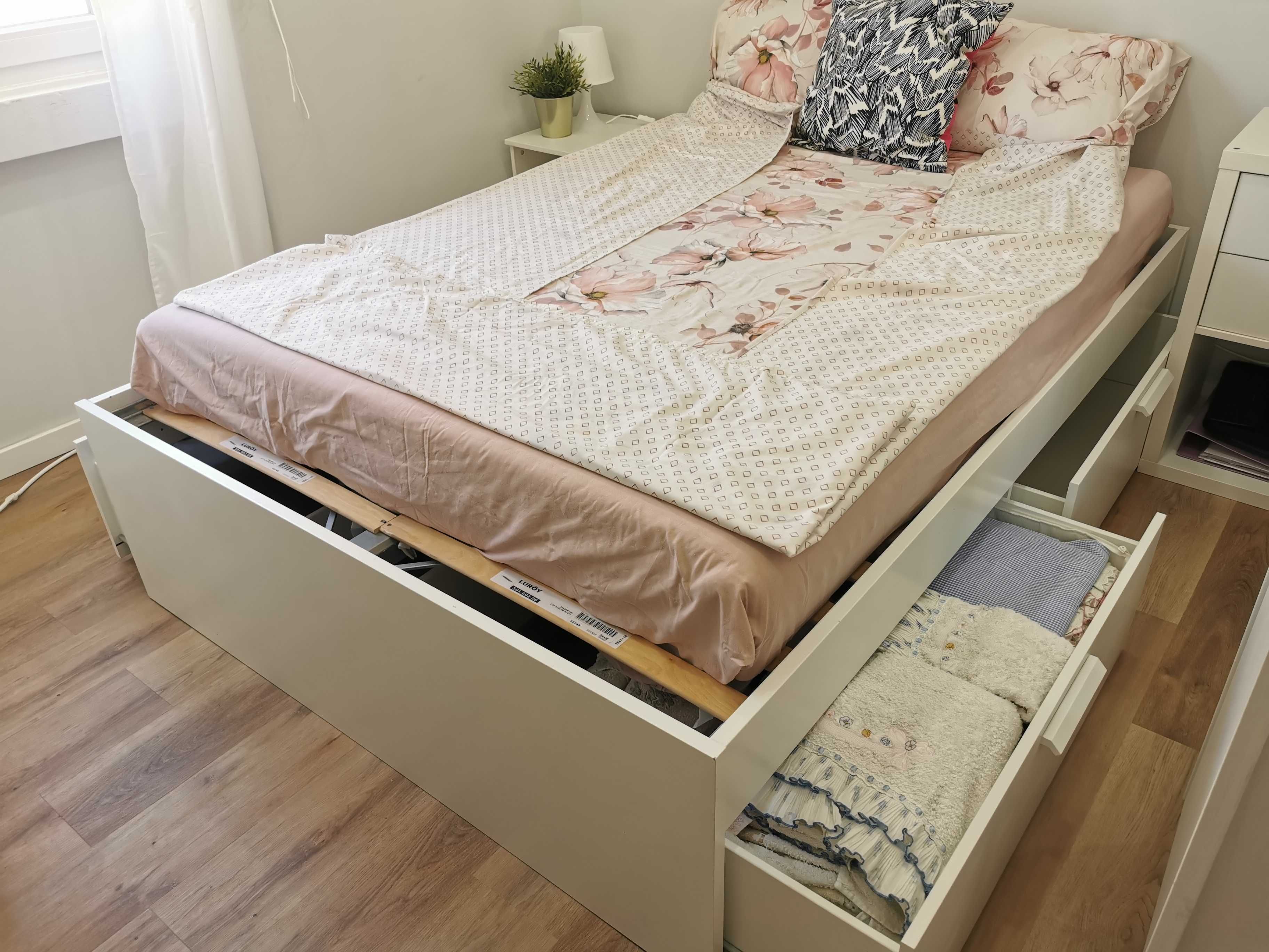 Cama casal com colchão Ikea 2 x 1,40 cm