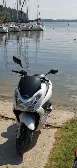 Honda  pcx  125.