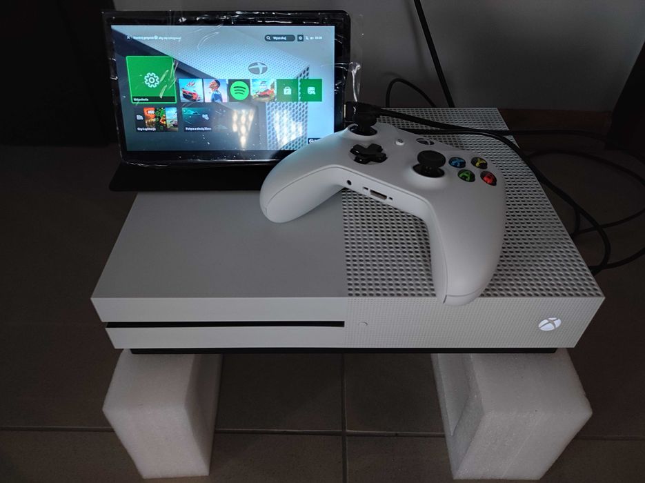 Konsola Xbox One S z dyskiem 1 Tb + Nowy pad + gra FIFA