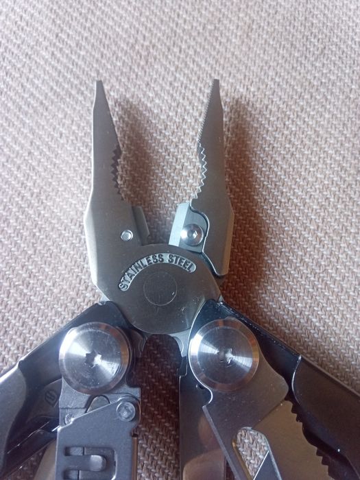 Багатофункціональний інструмент SwissTech 37 в 1