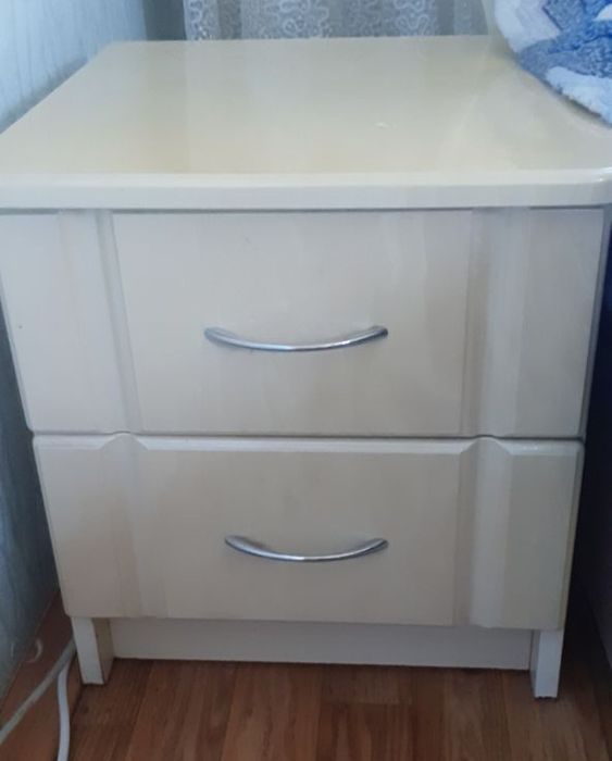 Спальня мебель гарний стан